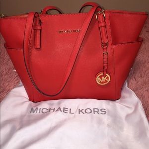 Micheal Kors medium size purse